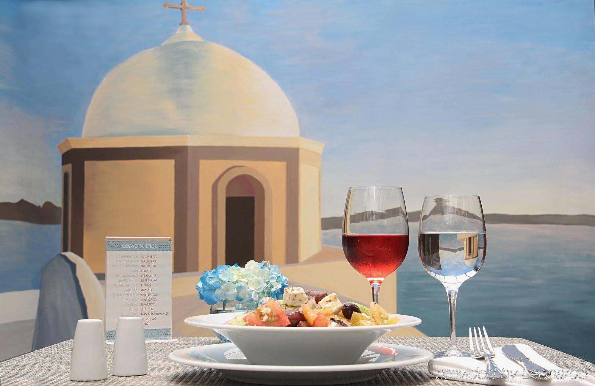 Hotel Morrison Usaquen Bogotá Exterior foto A Greek salad with wine